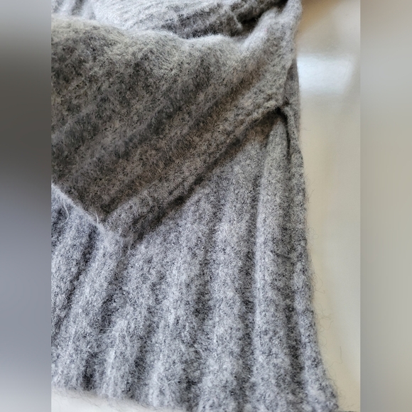 HYFVE Wide Ribbed Turtleneck Oversized Sweater Grey Small NWT - Picture 4 of 8